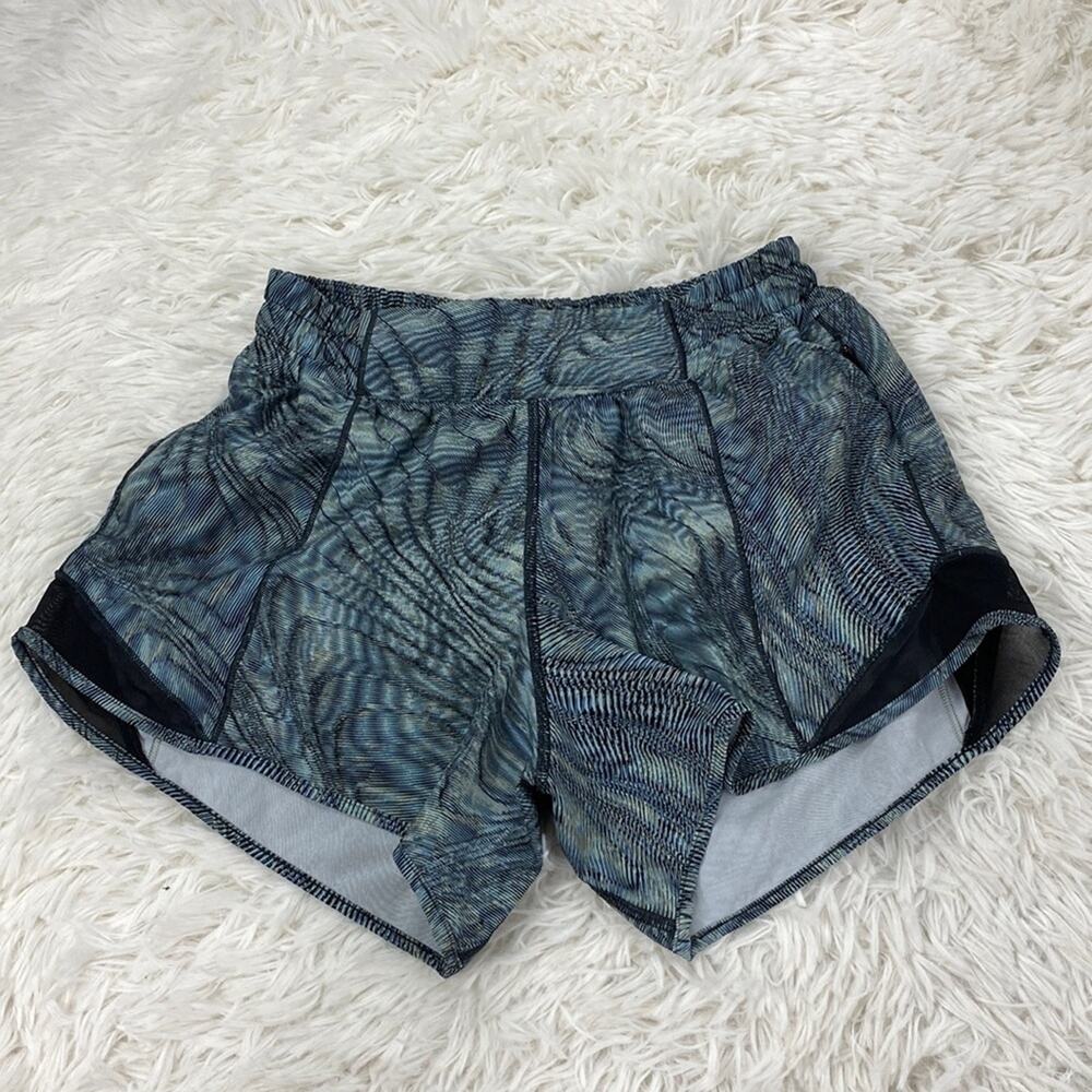 Lululemon Hotty Hot Low Rise Short 4" Dimensional Icing Blue Multi / Black
